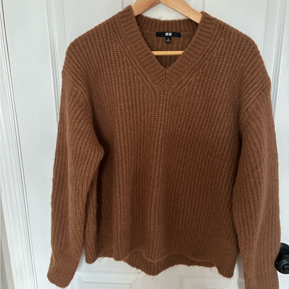 Uniqlo Women's V-Neck Chunky Knit Sweater in Brown